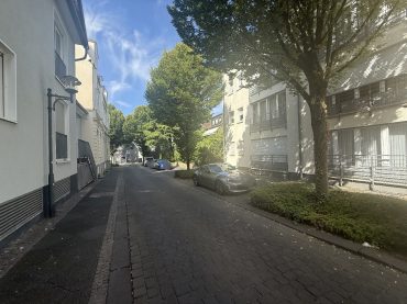 JA, zur 3-Zimmer-Eigentumswohnung mit Loggia, Aufzug und Tiefgaragenstellplatz in Solingen-Wald! – Bild: 23038
