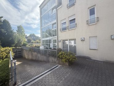 JA, zur 3-Zimmer-Eigentumswohnung mit Loggia, Aufzug und Tiefgaragenstellplatz in Solingen-Wald! – Bild: 23039