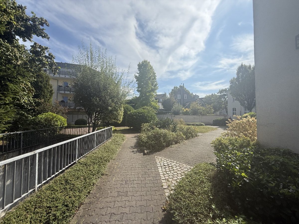 JA, zur 3-Zimmer-Eigentumswohnung mit Loggia, Aufzug und Tiefgaragenstellplatz in Solingen-Wald! – Bild: 23040