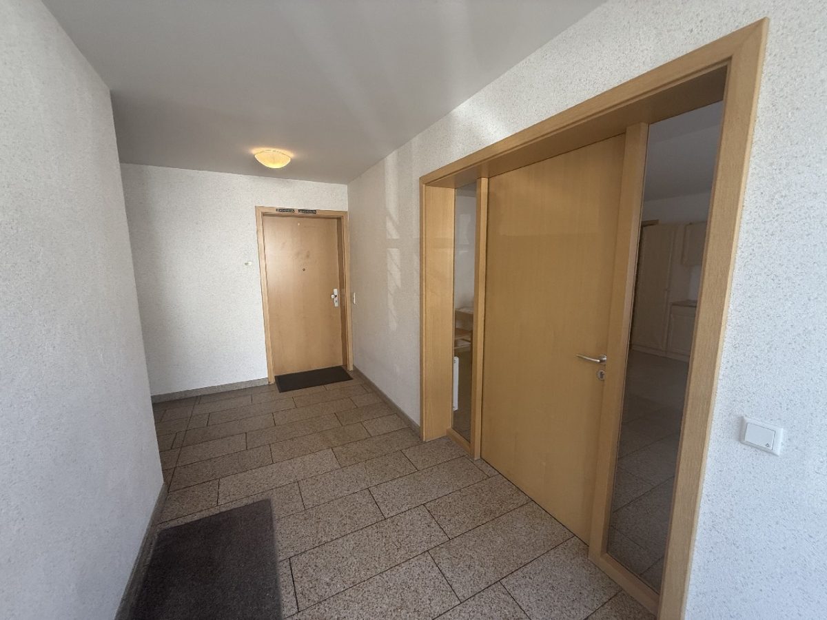 JA, zur 3-Zimmer-Eigentumswohnung mit Loggia, Aufzug und Tiefgaragenstellplatz in Solingen-Wald! – Bild: 23041