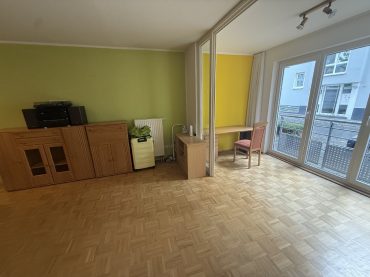 JA, zur 3-Zimmer-Eigentumswohnung mit Loggia, Aufzug und Tiefgaragenstellplatz in Solingen-Wald! – Bild: 23045