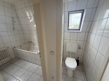 Ja, zur gepflegten 3-Zimmer-Wohnung mit Carport und Gartennutzung in der Solinger-Südstadt! – Bild: 23190