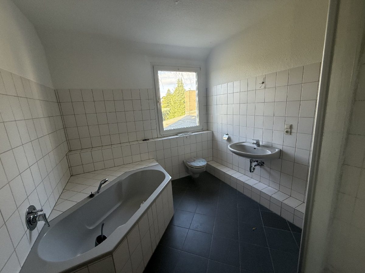 JA, zur frisch renovierten 3-Zimmer-Wohnung in zentraler Lage von Solingen-Mitte! – Bild: 23336