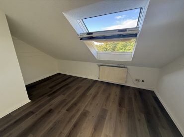 JA, zur frisch renovierten 3-Zimmer-Wohnung in zentraler Lage von Solingen-Mitte! – Bild: 23342