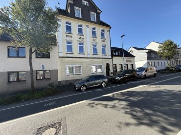 JA zum topsanierten Mehrgenerationenhaus mit Garagen  und  Carport in zentraler Lage von Solingen-Ohligs – Bild: 23691