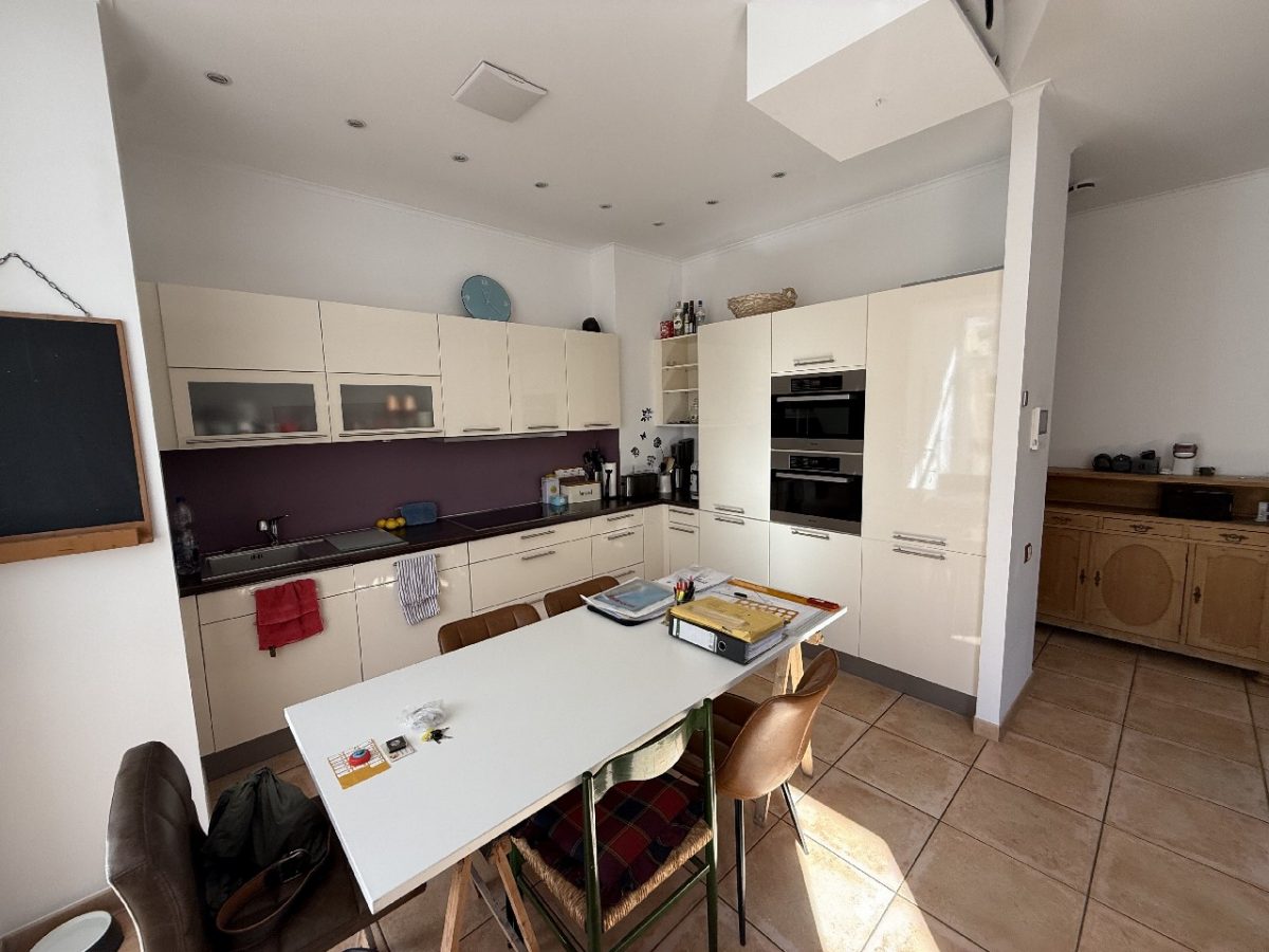 JA zum topsanierten Mehrgenerationenhaus mit Garagen  und  Carport in zentraler Lage von Solingen-Ohligs – Bild: 23700