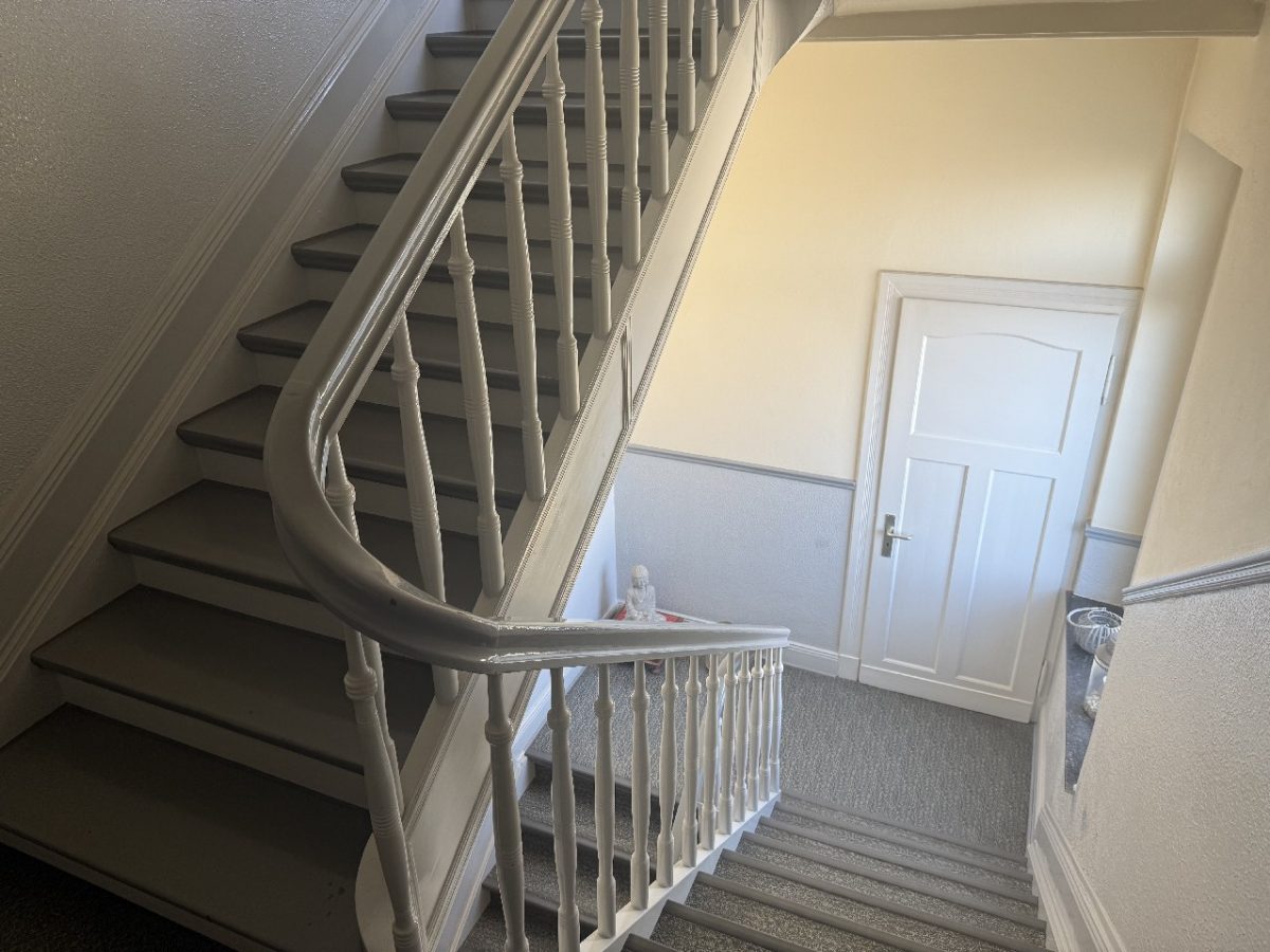 JA zum topsanierten Mehrgenerationenhaus mit Garagen  und  Carport in zentraler Lage von Solingen-Ohligs – Bild: 23705