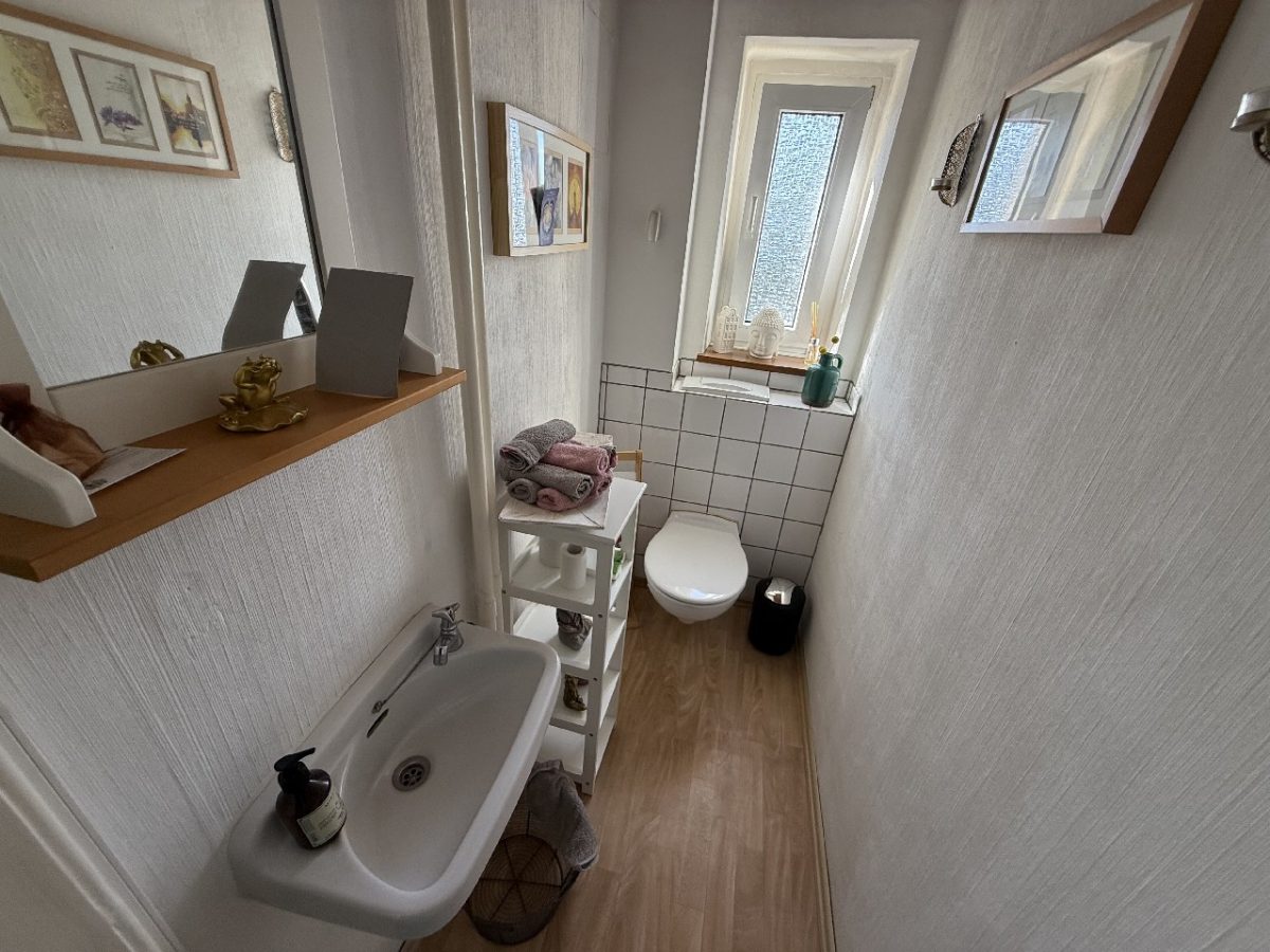 JA zum topsanierten Mehrgenerationenhaus mit Garagen  und  Carport in zentraler Lage von Solingen-Ohligs – Bild: 23710