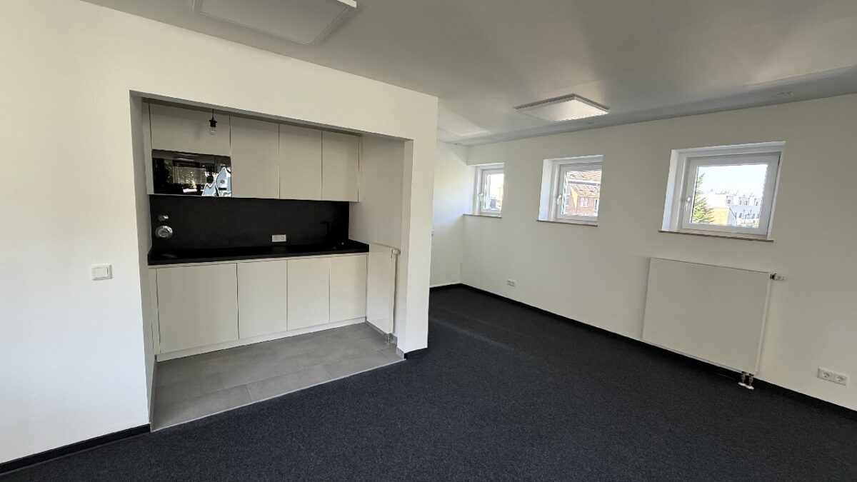 JA, zur voll modernisierten Bürofläche in zentraler Lage von Solingen-Ohligs – Bild: 23987