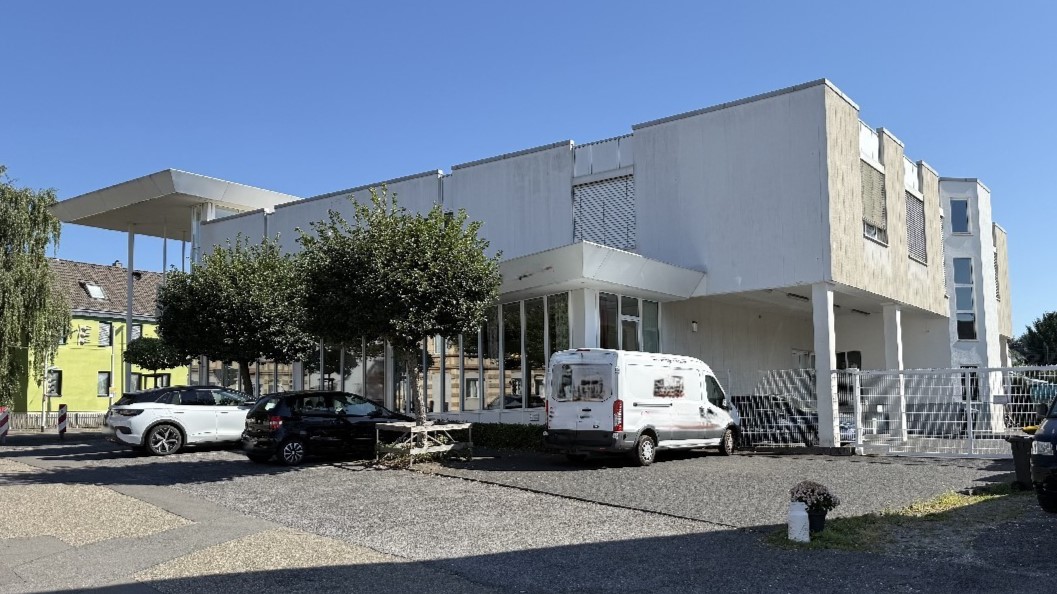 JA, zur repräsentativen Gewerbeimmobilie mit großzügiger Ausstellungs- und Lagerfläche in Solingen – Bild: 24015