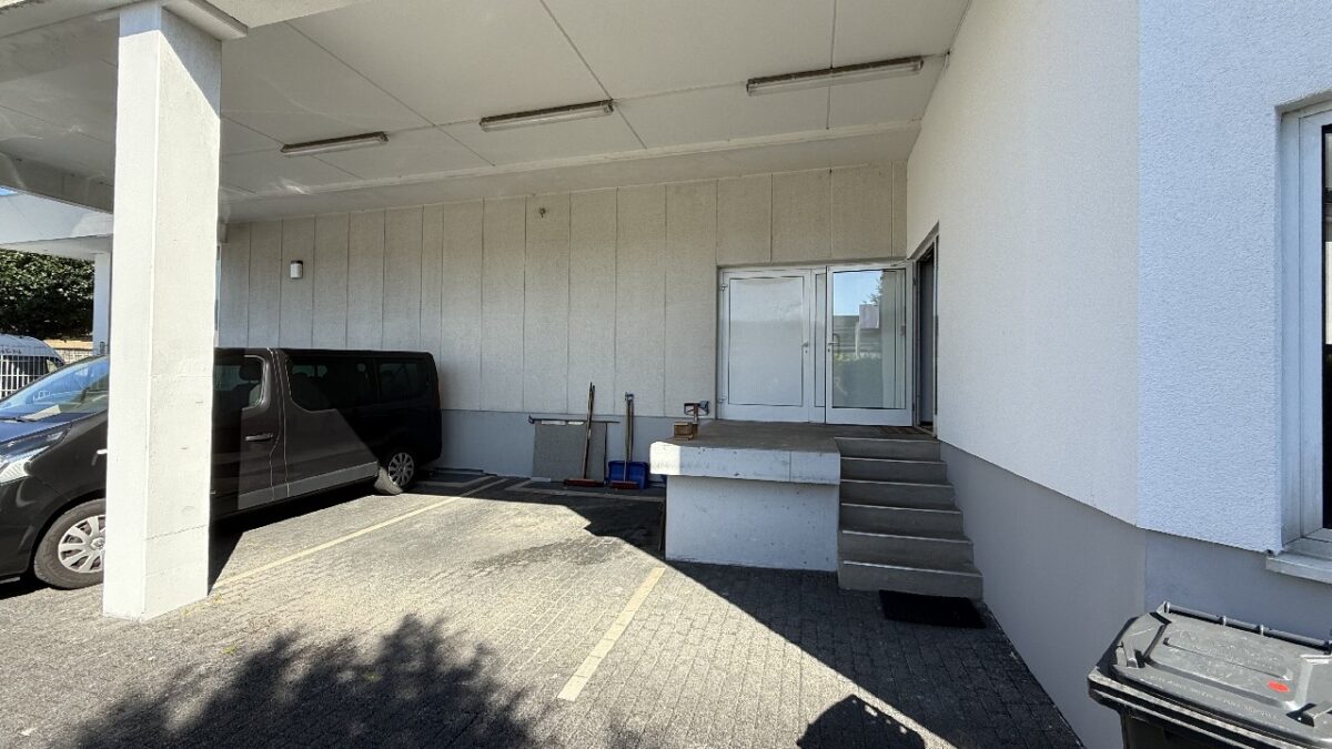 JA, zur repräsentativen Gewerbeimmobilie mit großzügiger Ausstellungs- und Lagerfläche in Solingen – Bild: 24017