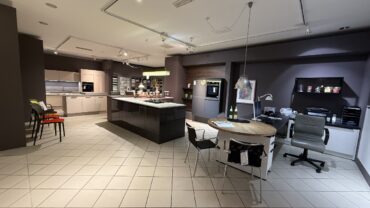 JA, zur repräsentativen Gewerbeimmobilie mit großzügiger Ausstellungs- und Lagerfläche in Solingen – Bild: 24024