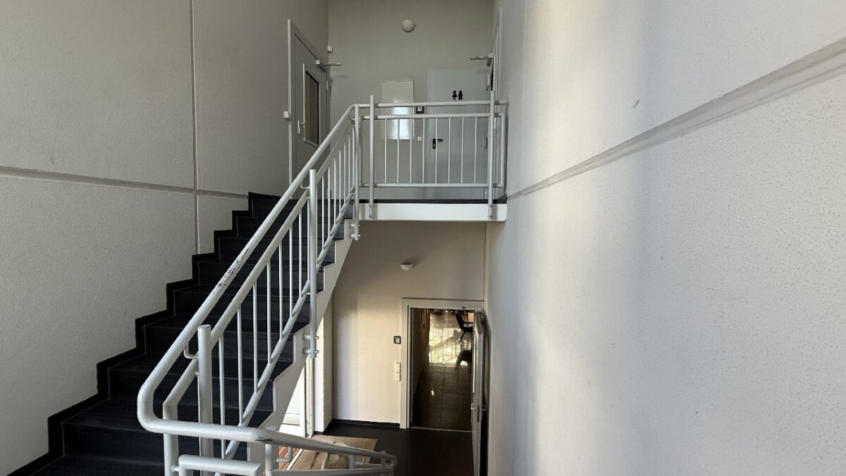 JA, zur repräsentativen Gewerbeimmobilie mit großzügiger Ausstellungs- und Lagerfläche in Solingen – Bild: 24027