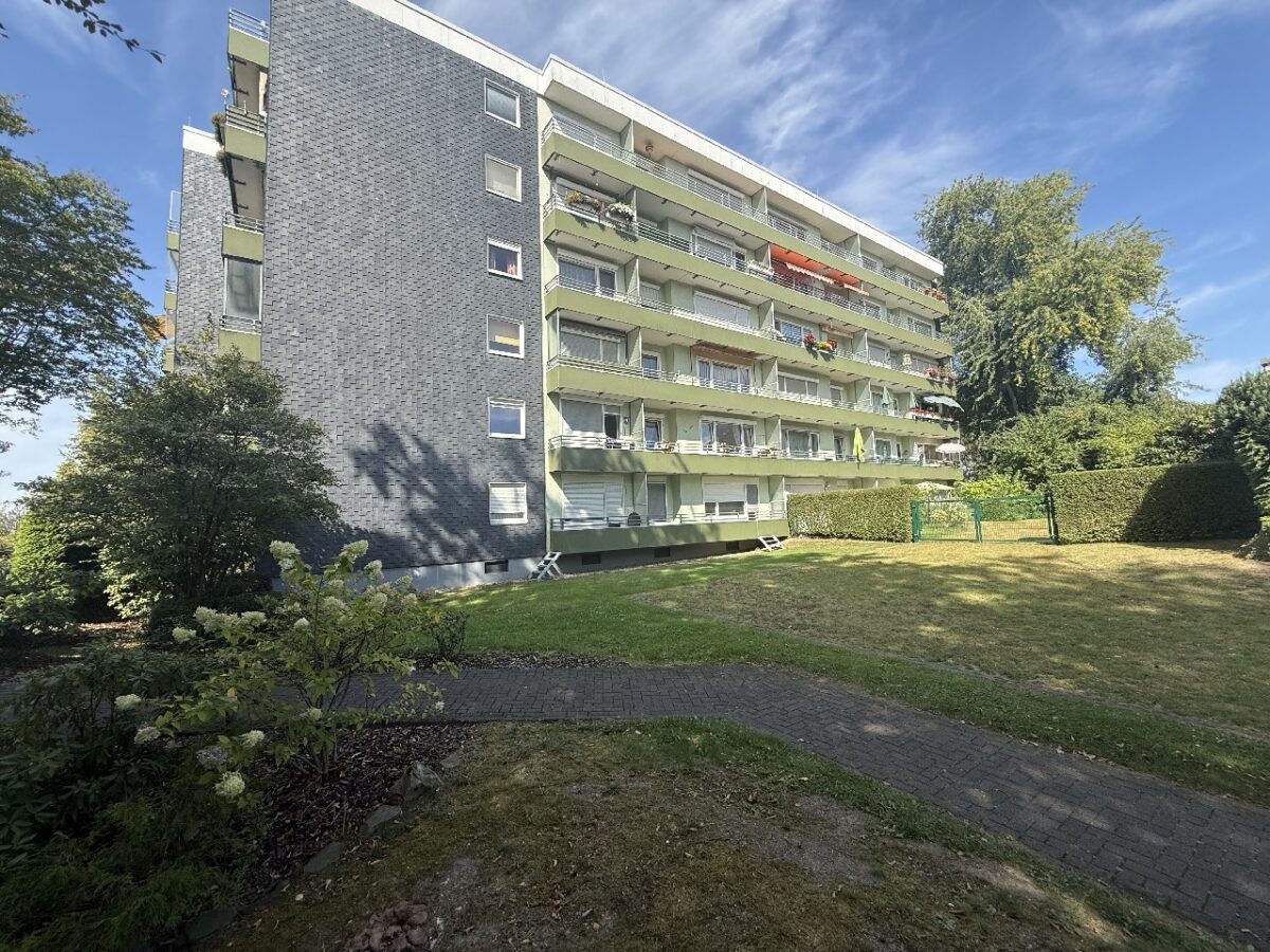 JA, zur 3-Zimmer-Eigentumswohnung mit Aufzug, Einbauküche und 2 Balkonen in Solingen-Wald! – Bild: 24098