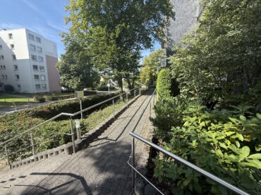 JA, zur 3-Zimmer-Eigentumswohnung mit Aufzug, Einbauküche und 2 Balkonen in Solingen-Wald! – Bild: 24100