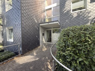 JA, zur 3-Zimmer-Eigentumswohnung mit Aufzug, Einbauküche und 2 Balkonen in Solingen-Wald! – Bild: 24101