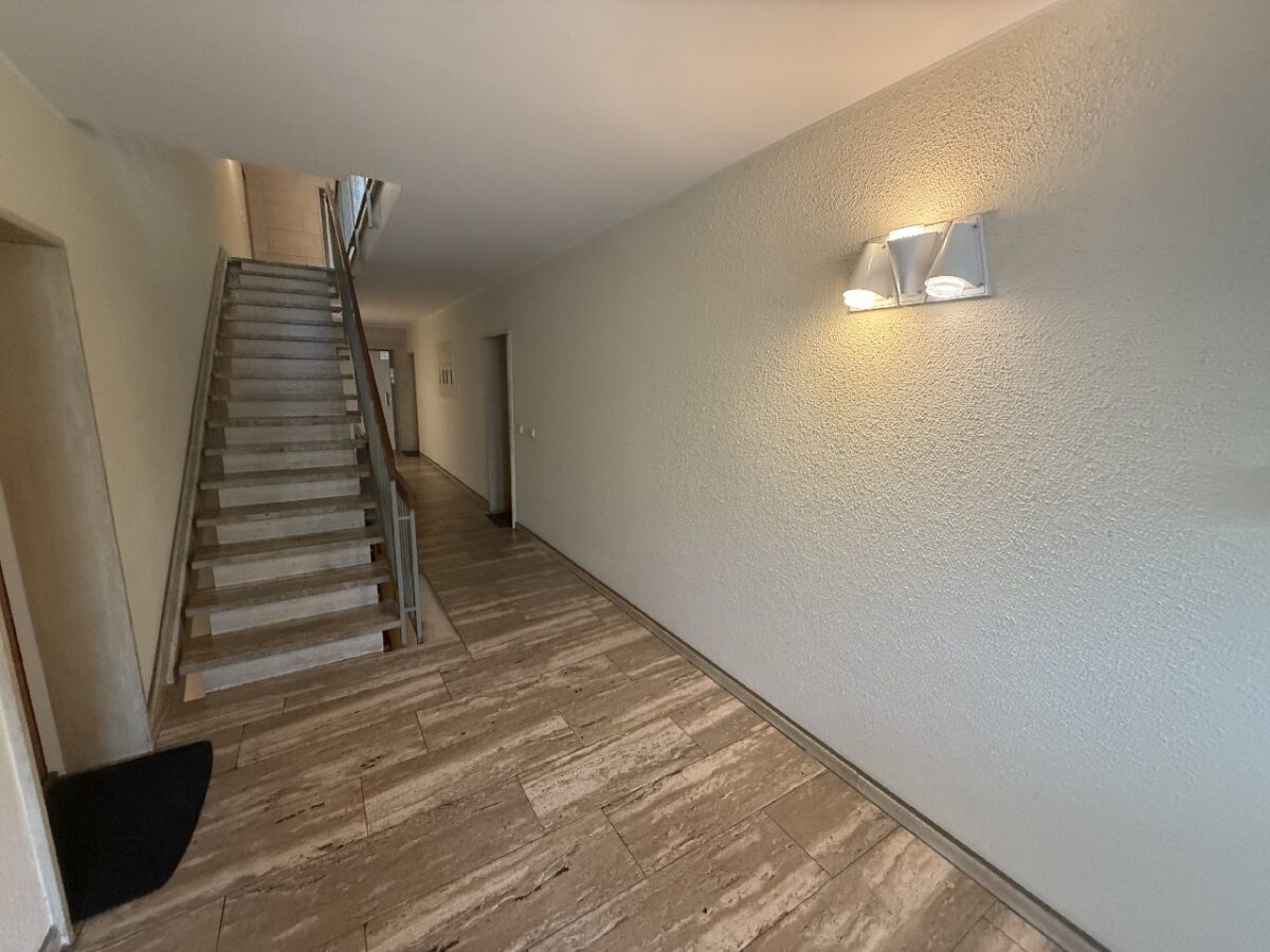 JA, zur 3-Zimmer-Eigentumswohnung mit Aufzug, Einbauküche und 2 Balkonen in Solingen-Wald! – Bild: 24102