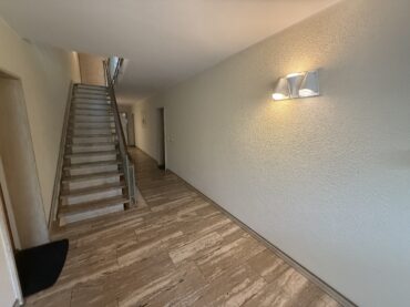 JA, zur 3-Zimmer-Eigentumswohnung mit Aufzug, Einbauküche und 2 Balkonen in Solingen-Wald! – Bild: 24102