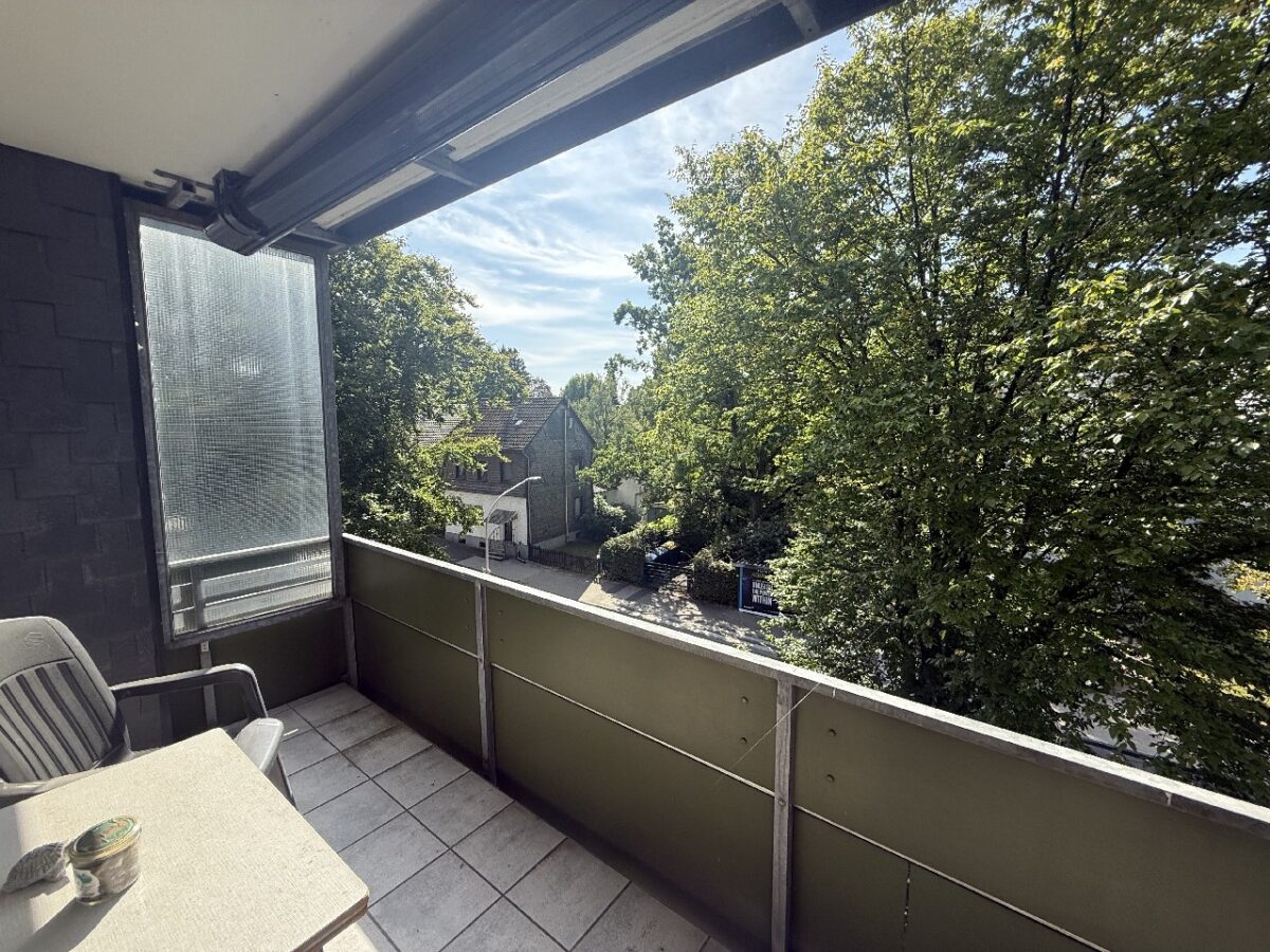 JA, zur 3-Zimmer-Eigentumswohnung mit Aufzug, Einbauküche und 2 Balkonen in Solingen-Wald! – Bild: 24106