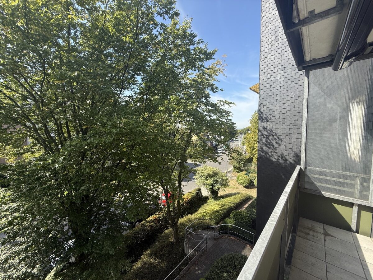 JA, zur 3-Zimmer-Eigentumswohnung mit Aufzug, Einbauküche und 2 Balkonen in Solingen-Wald! – Bild: 24107