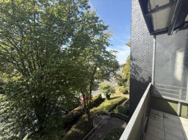 JA, zur 3-Zimmer-Eigentumswohnung mit Aufzug, Einbauküche und 2 Balkonen in Solingen-Wald! – Bild: 24107