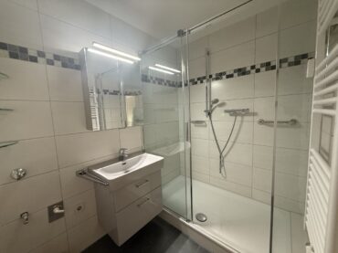 JA, zur 3-Zimmer-Eigentumswohnung mit Aufzug, Einbauküche und 2 Balkonen in Solingen-Wald! – Bild: 24109