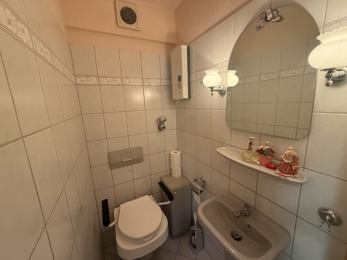 JA, zur 3-Zimmer-Eigentumswohnung mit Aufzug, Einbauküche und 2 Balkonen in Solingen-Wald! – Bild: 24110