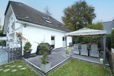 JA, zur Penthouse-Alternative mit Garage, Außenstellplätzen und Garten … OHNE Käuferprovision! – Bild: 23765