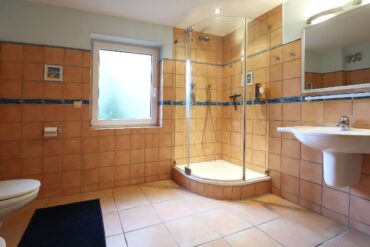 JA, zum neuwertigen Einfamilienhaus mit Einlieger/ Büro, Garage und Carport in Solingen-Ohligs! – Bild: 24150