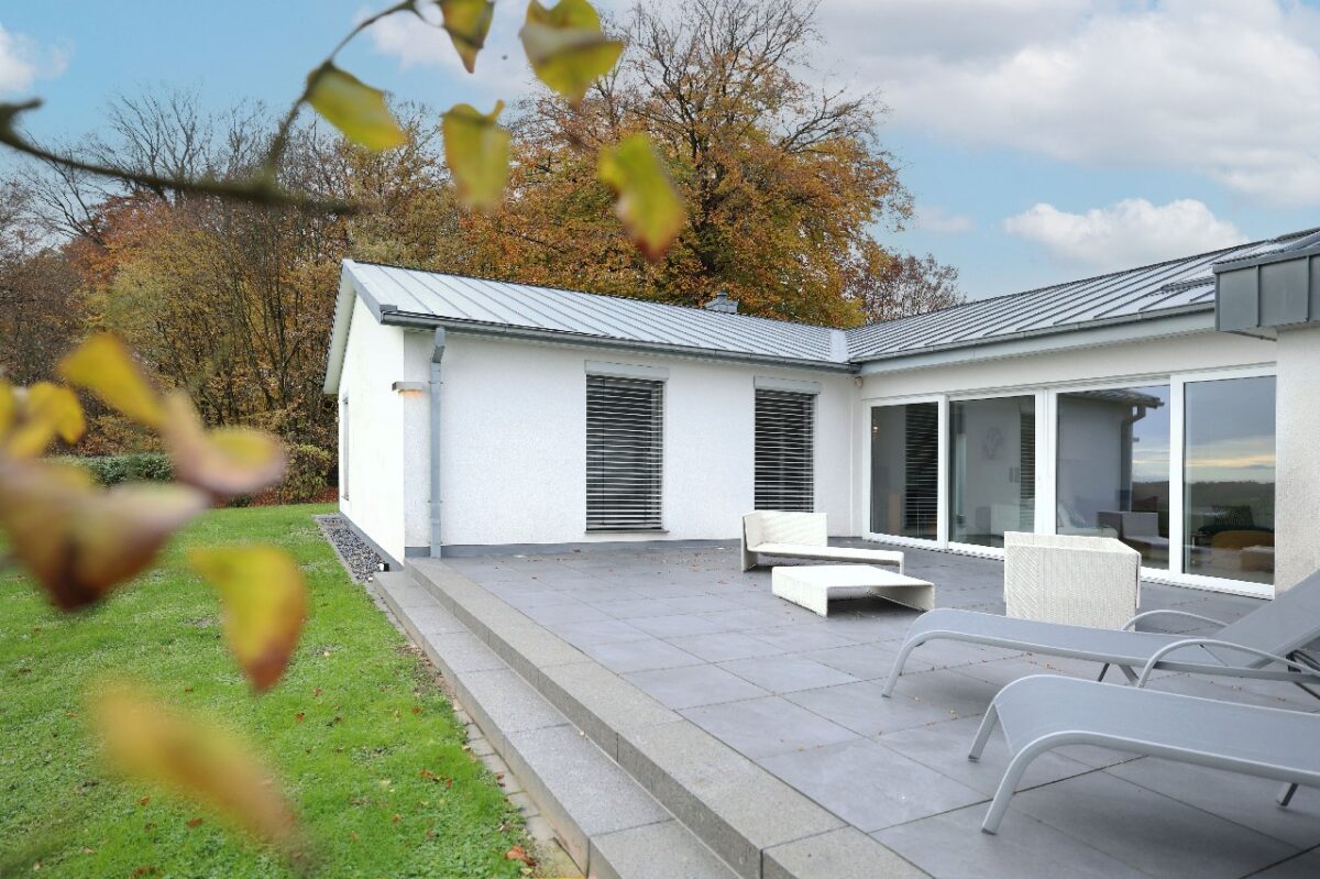 JA, zur Penthouse-Alternative mit Garage, Außenstellplätzen und Garten … OHNE Käuferprovision! – Bild: 24067