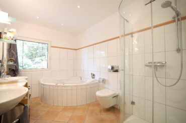 JA, zur Penthouse-Alternative mit Garage, Außenstellplätzen und Garten … OHNE Käuferprovision! – Bild: 24091